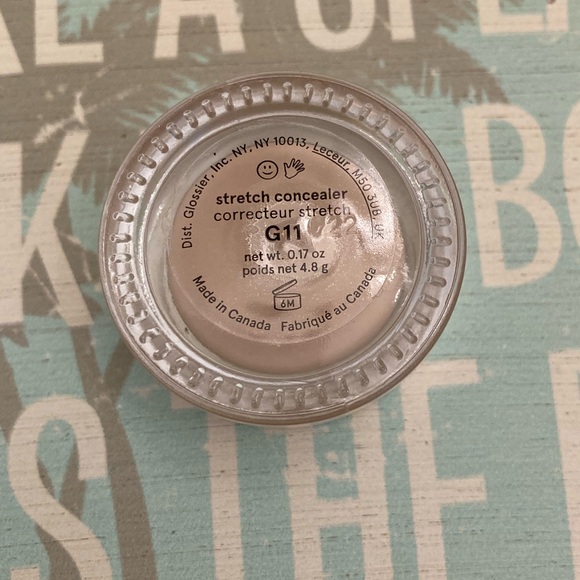 Glossier Stretch Concealer in G11 - Picture 2 of 4